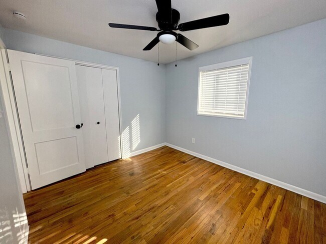 Building Photo - 449 Glenview Ct.-