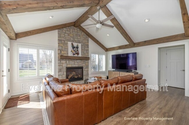 Building Photo - 499 W Main St