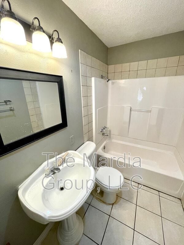 Building Photo - 1316 Caruth Dr