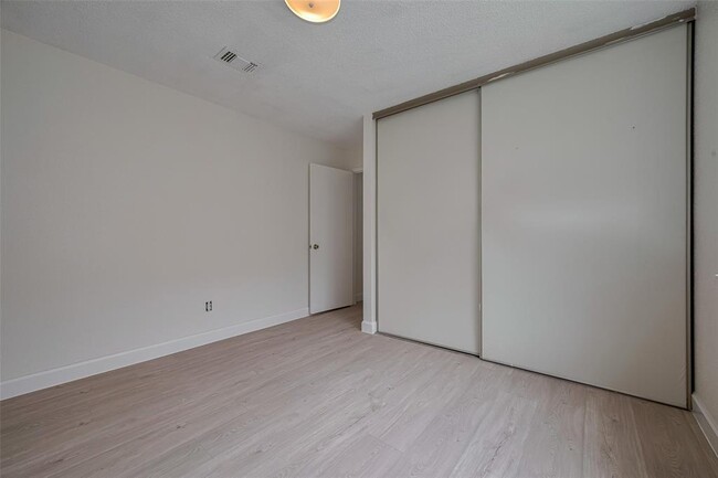 Building Photo - 15934 Barbarossa Dr