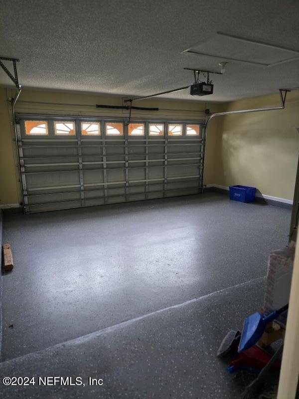 Building Photo - 8040 Macinnes Dr E