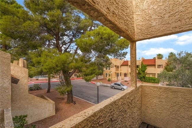 Building Photo - 3949 S Torrey Pines Dr