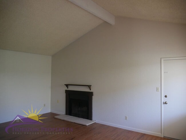 Building Photo - 6826/6828 Klingon Ct