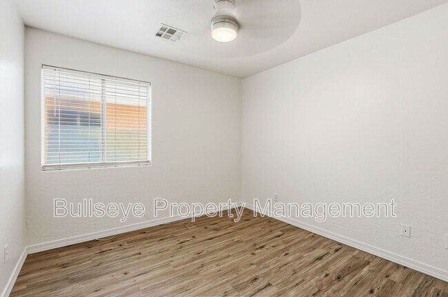 Building Photo - 21069 N Jocelyn Ln