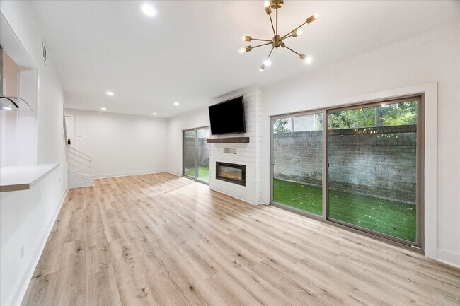 Building Photo - 201 Vanderpool Ln