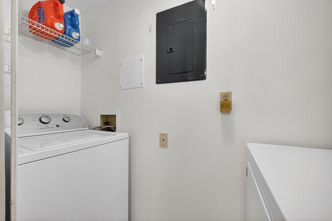 Building Photo - 2512 SE Anchorage Cove