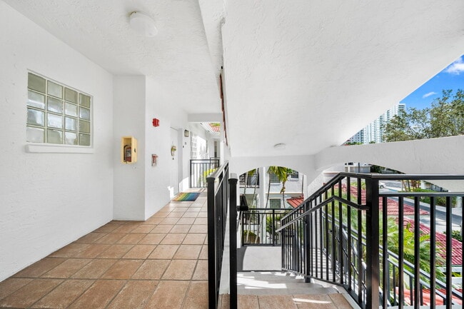 Building Photo - 3135 NE 184th St