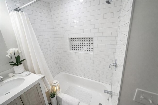 Building Photo - 15 Rock St