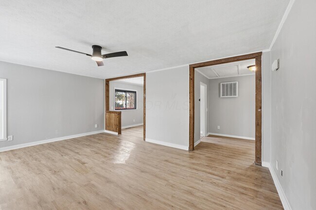 Building Photo - 566 E 10th St