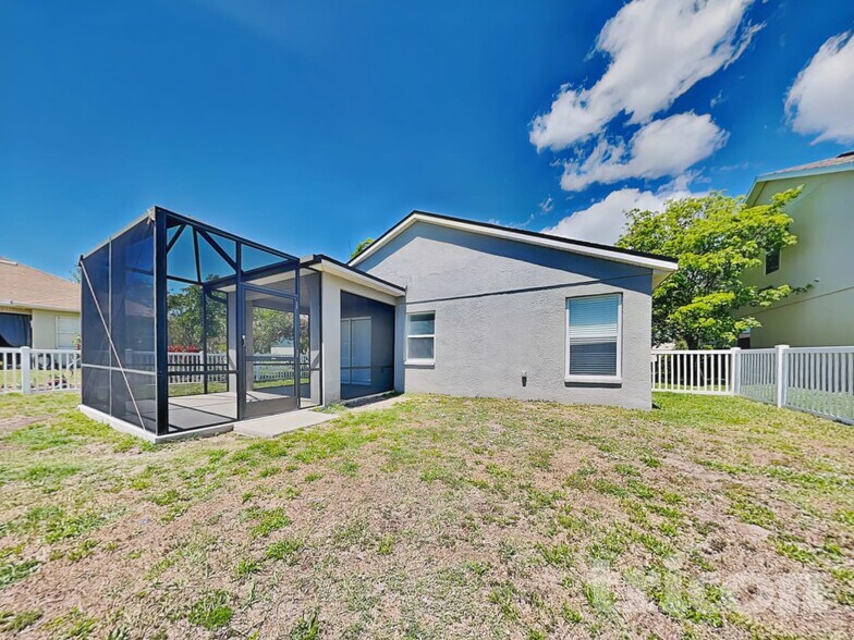 Building Photo - 10109 37th Ct E