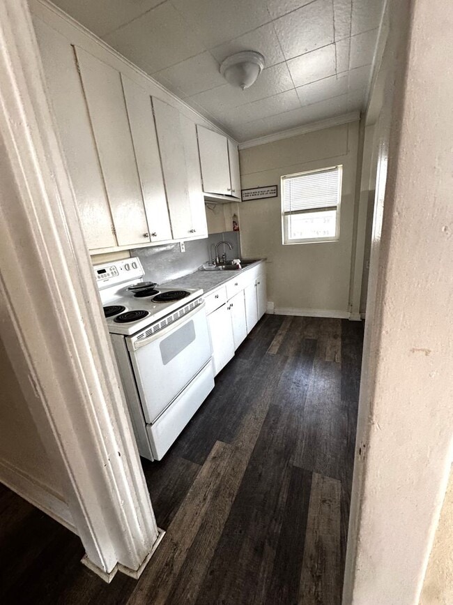 Building Photo - 1203 W Yakima Ave