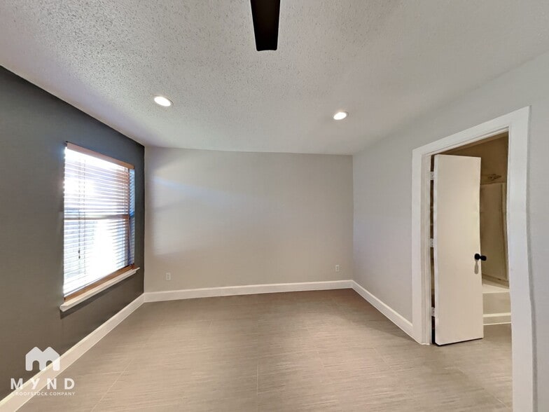 Building Photo - 5455 San Patricio Dr