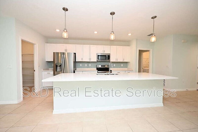 Building Photo - 2028 Rosewood Cir