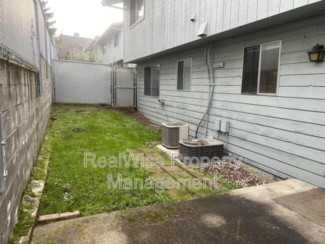 Building Photo - 2953 W Lorraine Ave