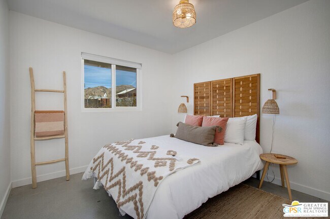 Building Photo - 4742 Ave La Flora Desierta