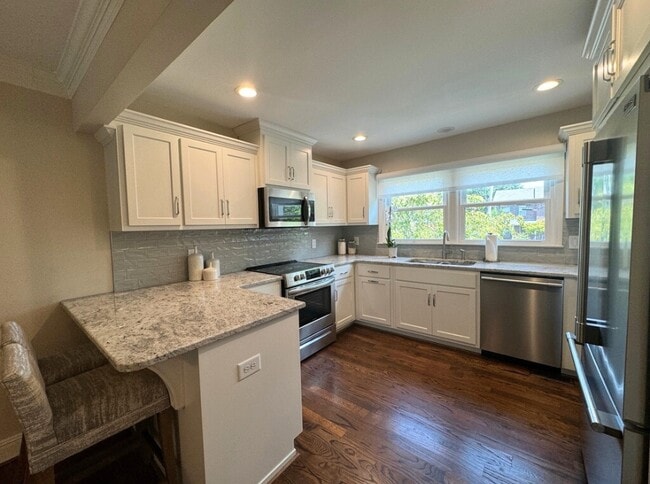 Building Photo - 401 Bowling Ave