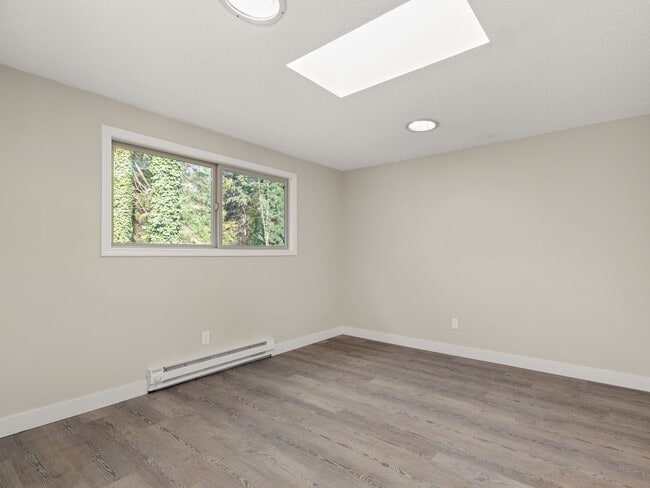 Building Photo - Single-family 3 bedroom home available for...