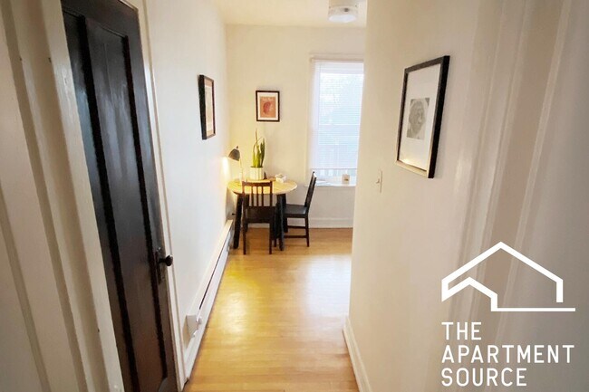 Building Photo - 4216 N Clark St