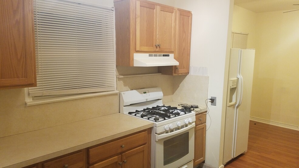 Building Photo - 8 Charlton Ave