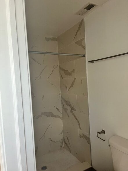 Building Photo - 901-3 Diamond St