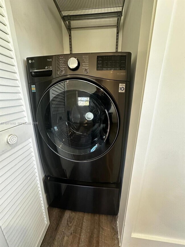 Building Photo - 770 NE 128th St