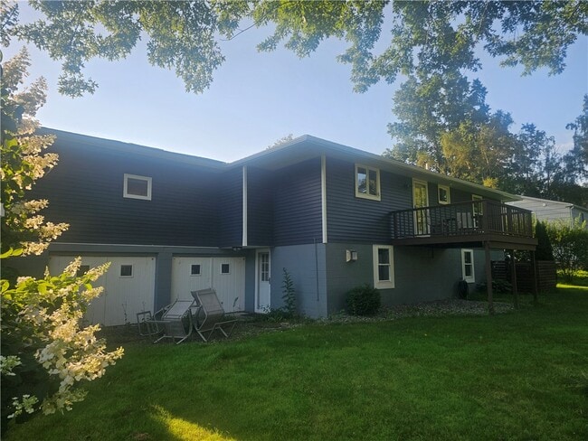 Building Photo - 7497 Lake Ave