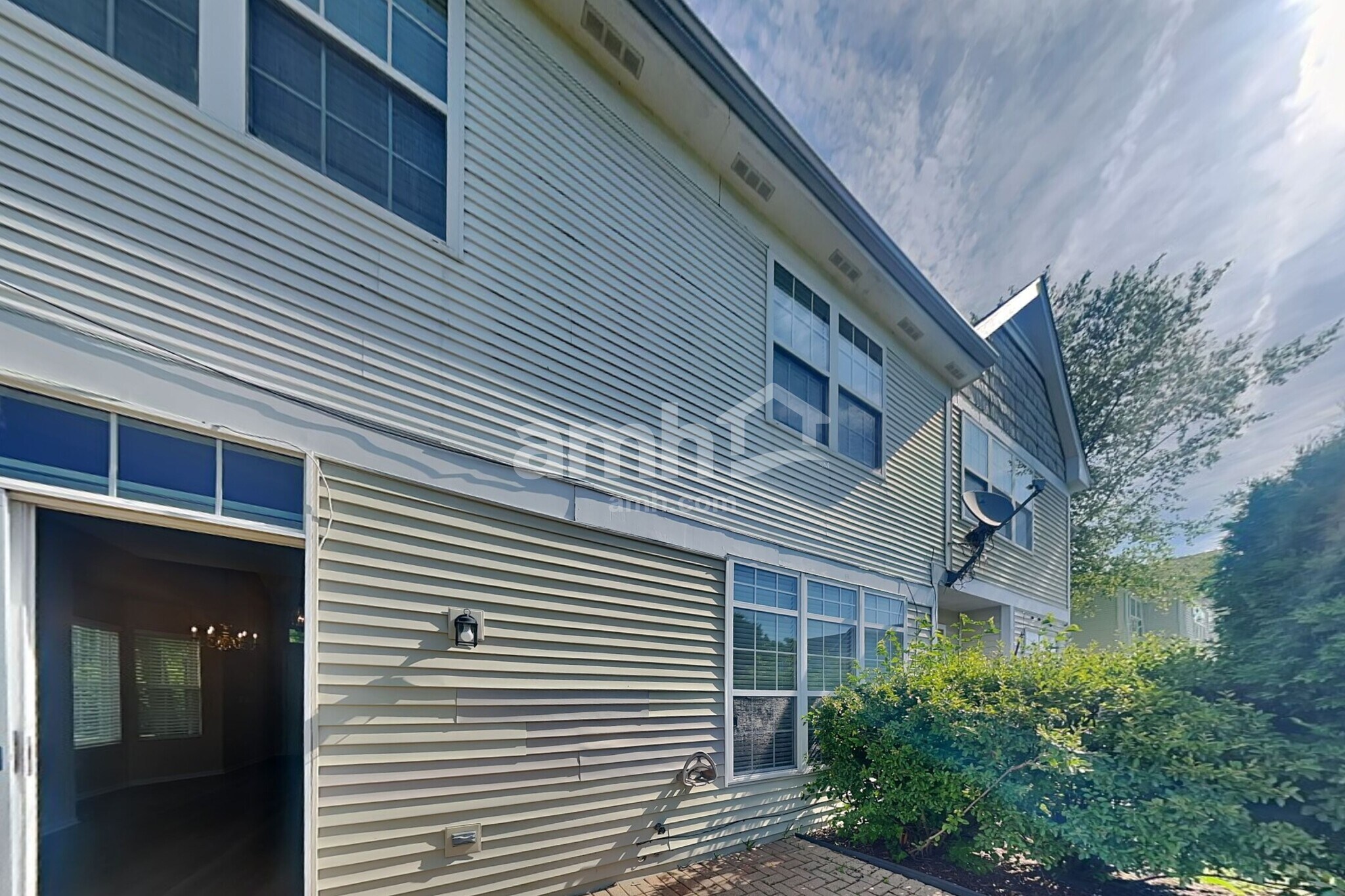 Building Photo - 1437 White Pine Ln