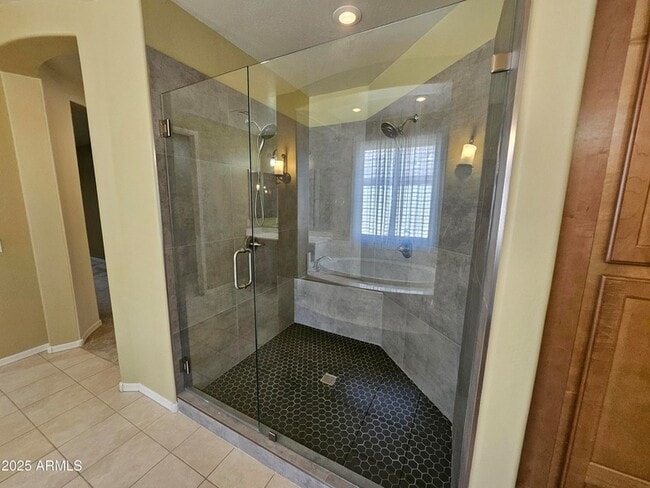 Building Photo - 3216 S Cottonwood Dr