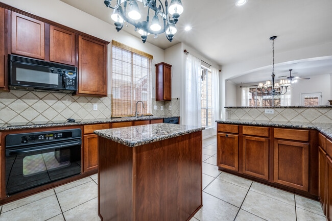 Building Photo - 1281 Golf Club Dr