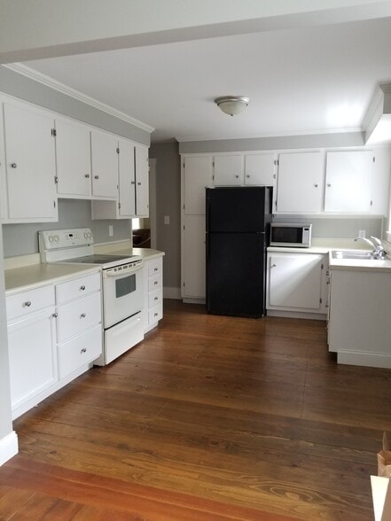 Building Photo - 7 Lessard Ave
