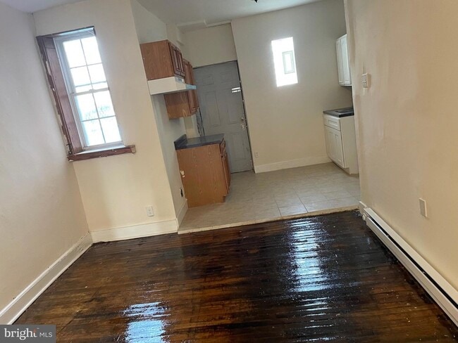 Building Photo - 735 W Russell St