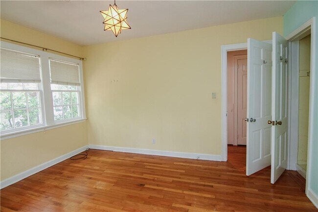 Building Photo - 1207 Pine Ave