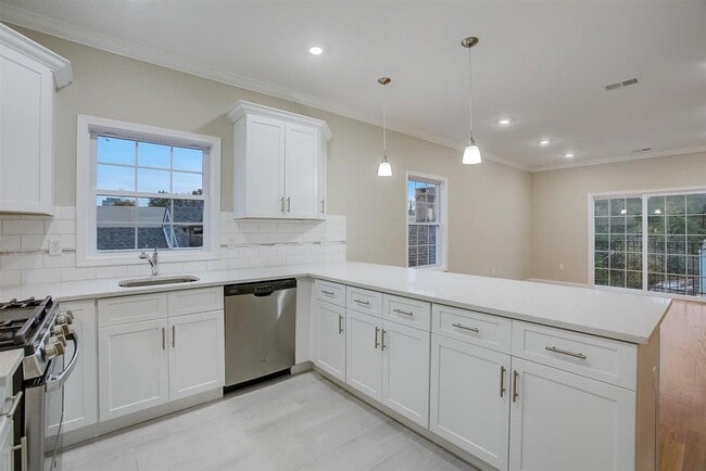 Building Photo - 16 Grant Ave