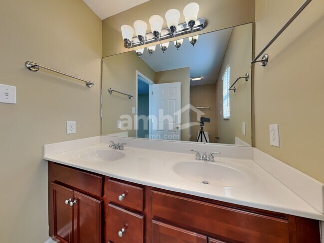 Building Photo - 5404 Silver Grove Ln