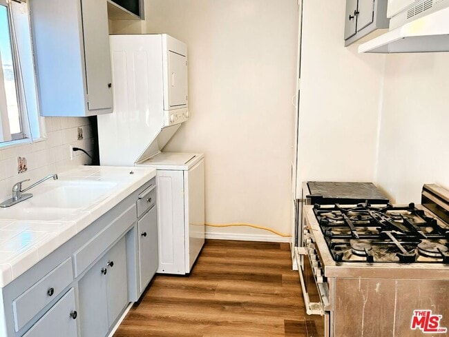 Building Photo - 1022 S Catalina St