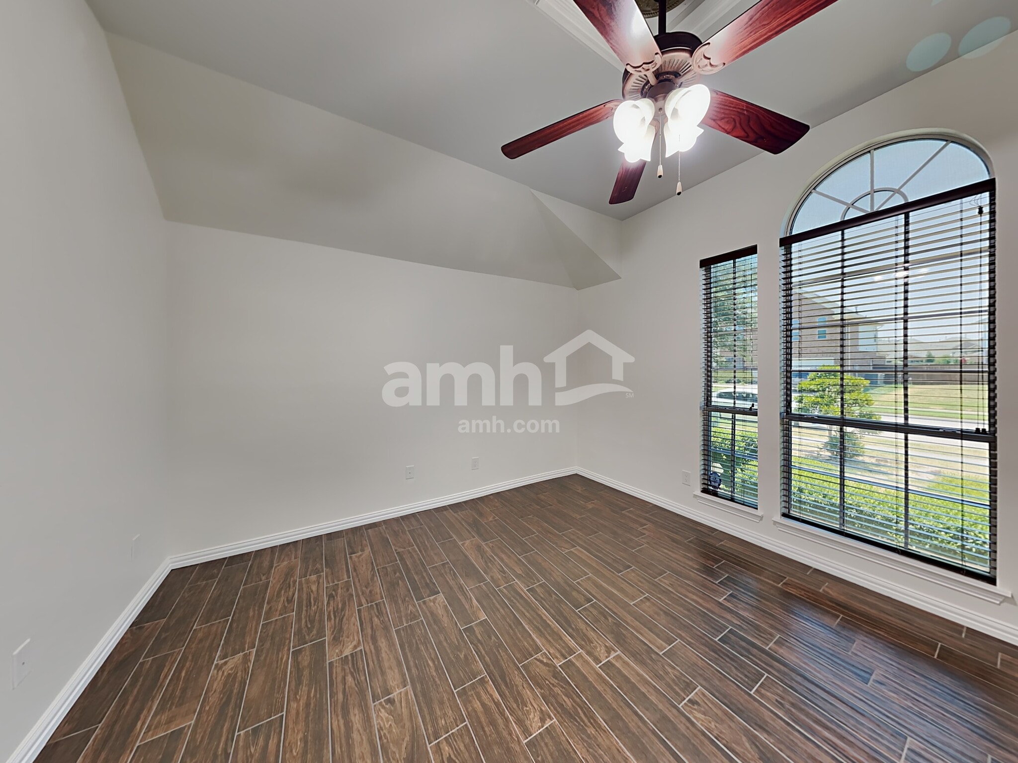 Building Photo - 2228 Coopers Hawk Ct