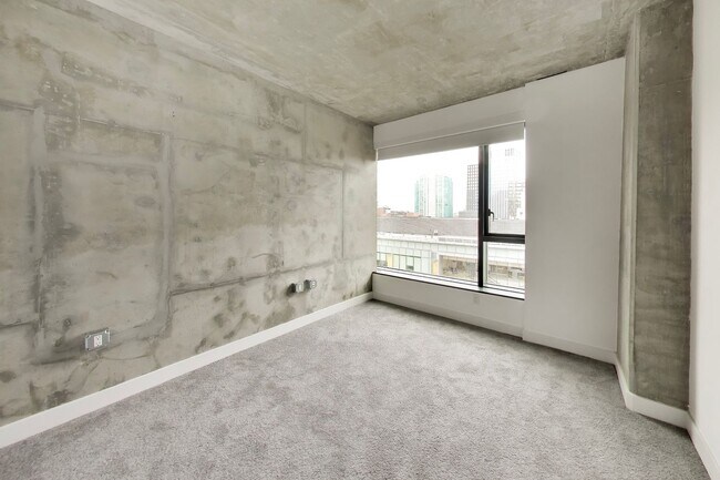 Building Photo - Urban Luxury at SoMa Serif Condos 2BR/2BA | In-Unit Laundry & 24-Hour Security