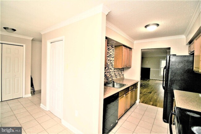 Building Photo - 118 Middle Point Ct