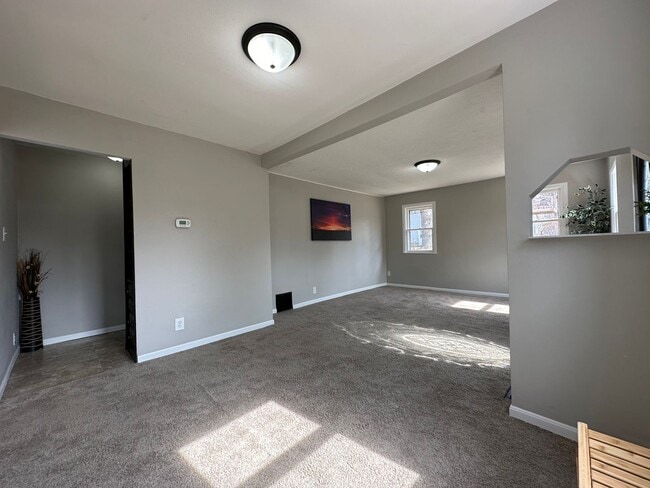 Building Photo - 3 Bedroom, 1 Bathroom Home for Rent in Evansdale, Ia