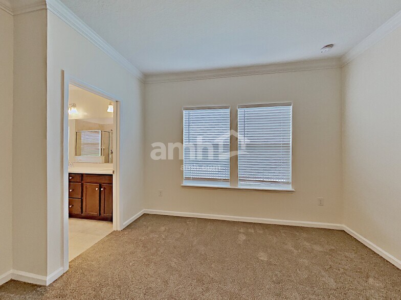 Building Photo - 16176 Magnolia Grove Way
