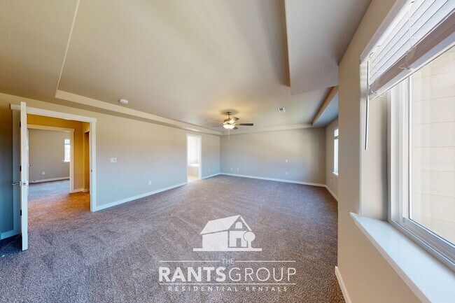 Building Photo - Beautiful Newer Home! Easy I5 access!