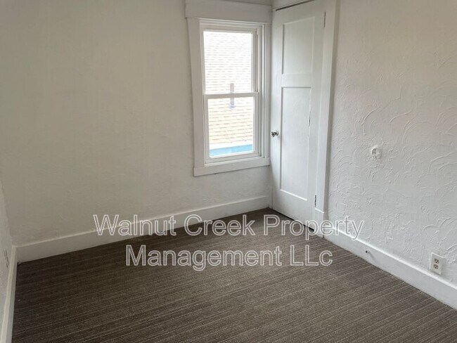 Building Photo - 1184 W 8th St