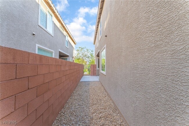 Building Photo - 3049 Historic Horizon Ave