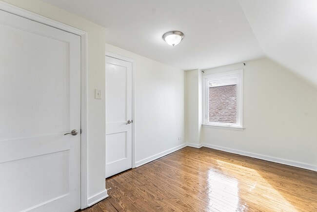 Building Photo - 2817 Maple Ave