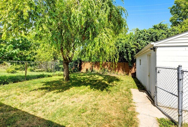 Building Photo - 3938 Halsey Pl