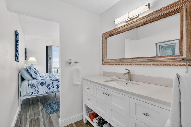 Building Photo - 9940 S Ocean Dr