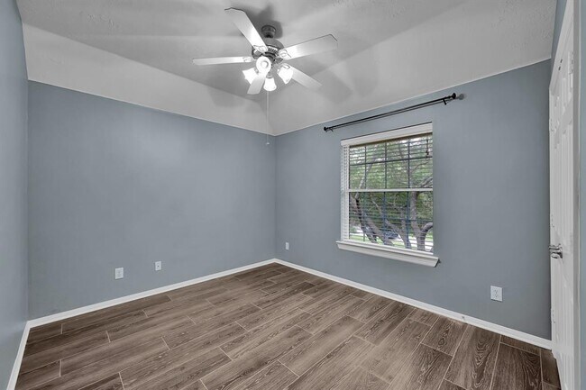 Building Photo - 2511 N Yorkchase Ln