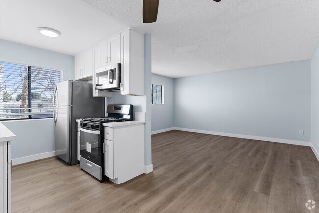 Building Photo - 1804 W 78th St