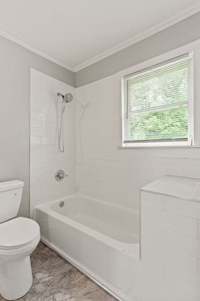 Building Photo - For Rent - $1195.00 2 bedroom/1 bath Duplex unit