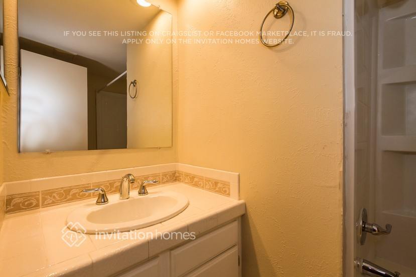 Building Photo - 455 Hickory Pl